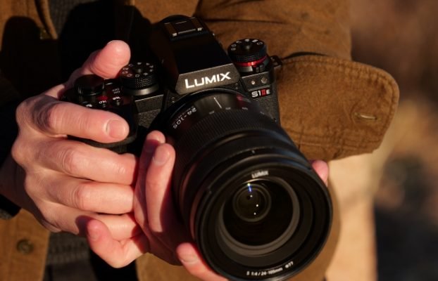 Panasonic LUMIX S1II vs S1IIE