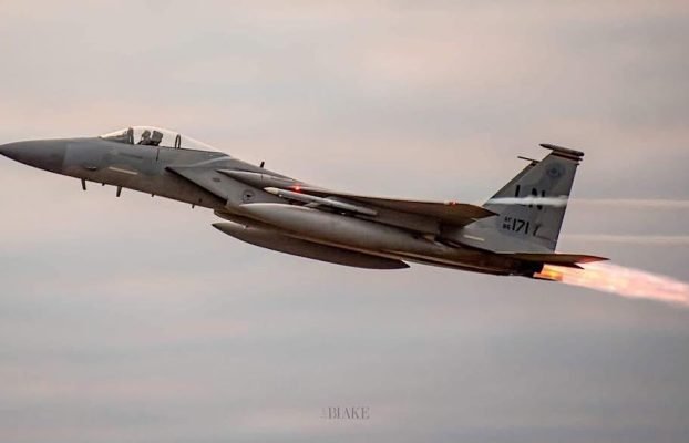 Through the Lens: Lara’s Journey from Family Albums to Aviation Photography