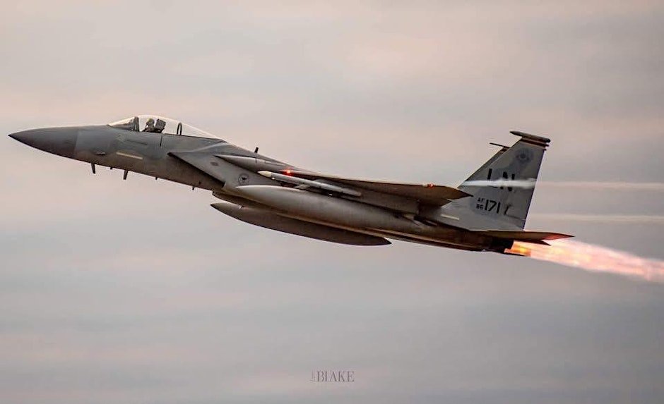 Through the Lens: Lara’s Journey from Family Albums to Aviation Photography
